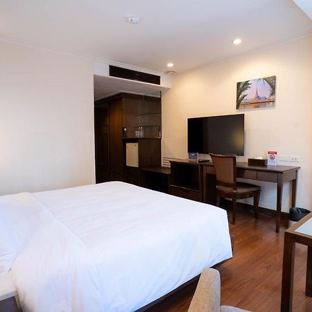 Journeyhub Sukhumvit 26, Bangkok - Formerly St James Hotel Extérieur photo