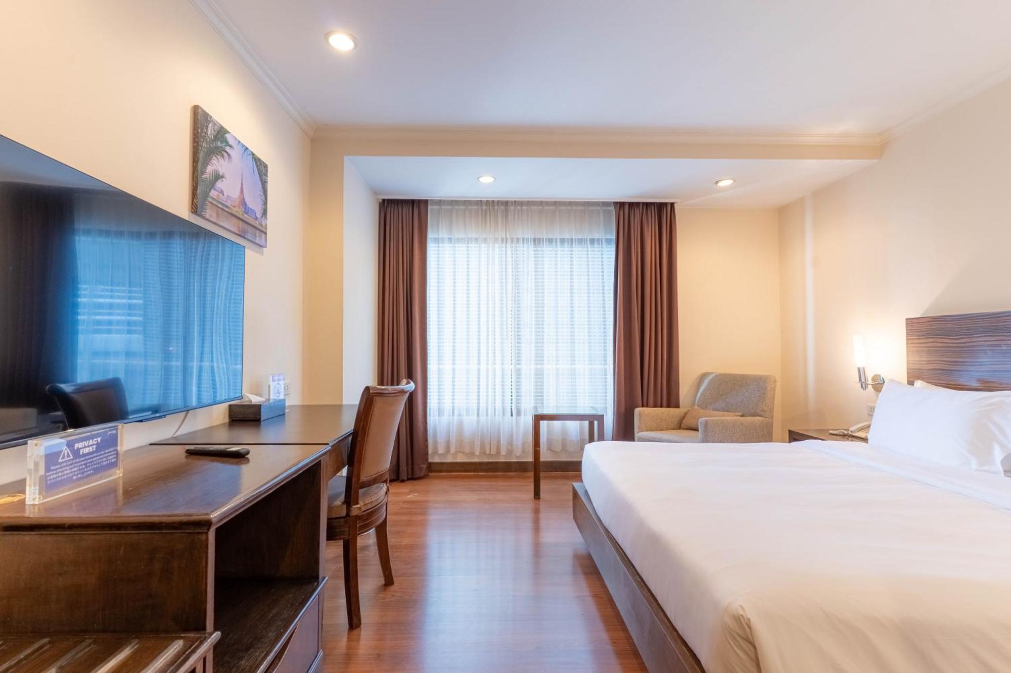 Journeyhub Sukhumvit 26, Bangkok - Formerly St James Hotel Extérieur photo