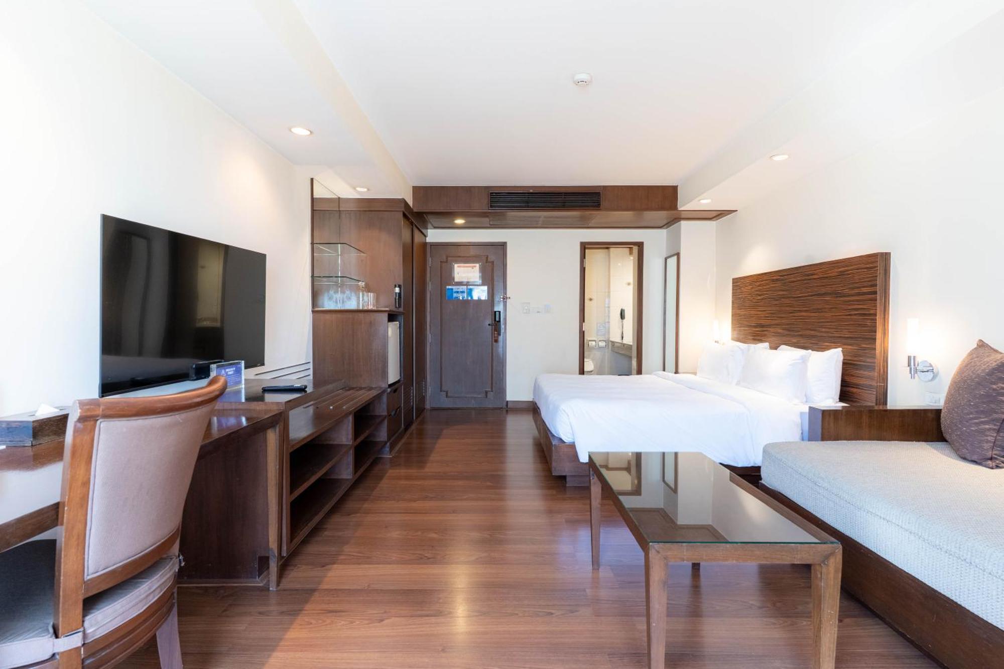 Journeyhub Sukhumvit 26, Bangkok - Formerly St James Hotel Extérieur photo