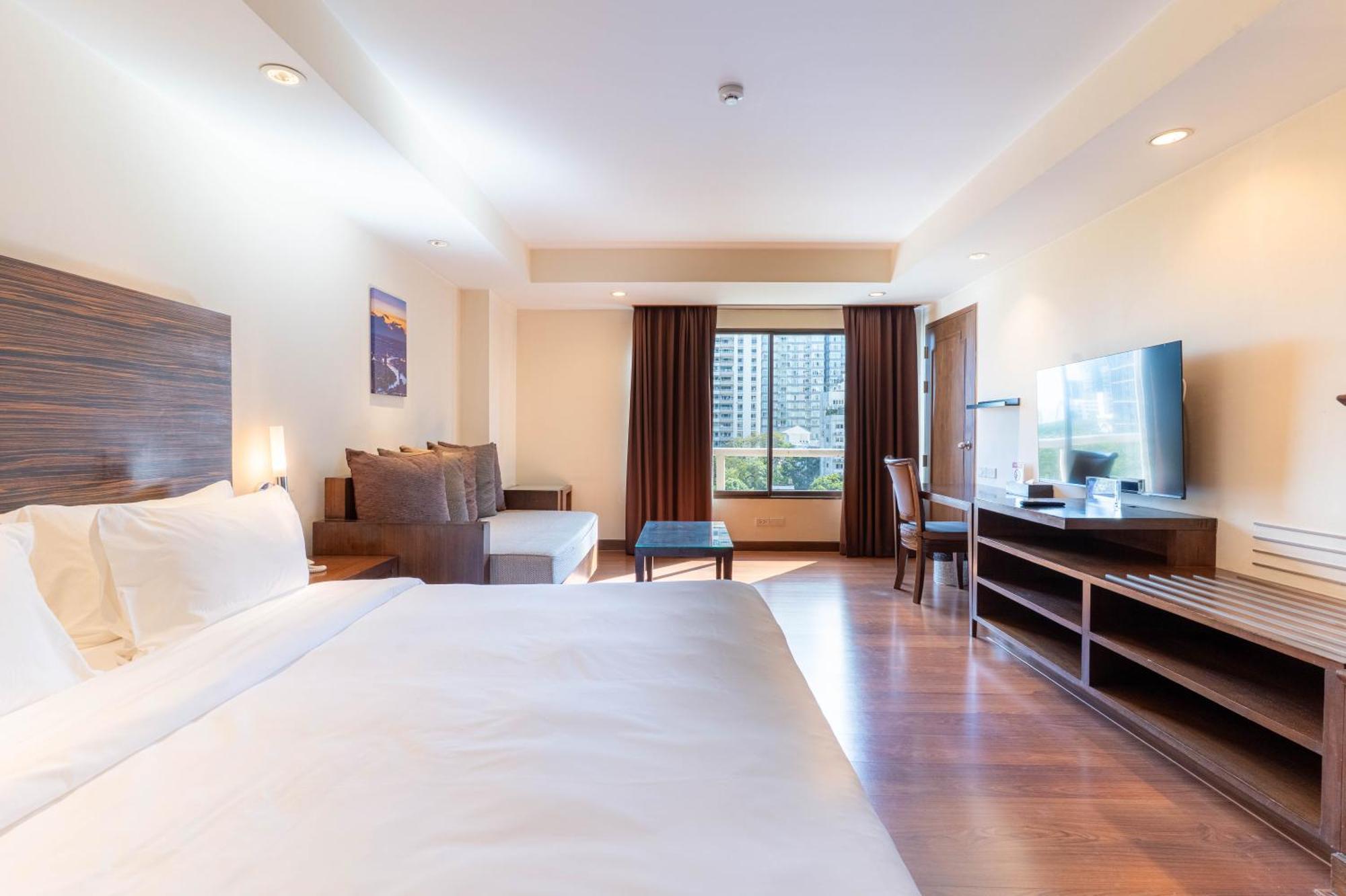 Journeyhub Sukhumvit 26, Bangkok - Formerly St James Hotel Extérieur photo