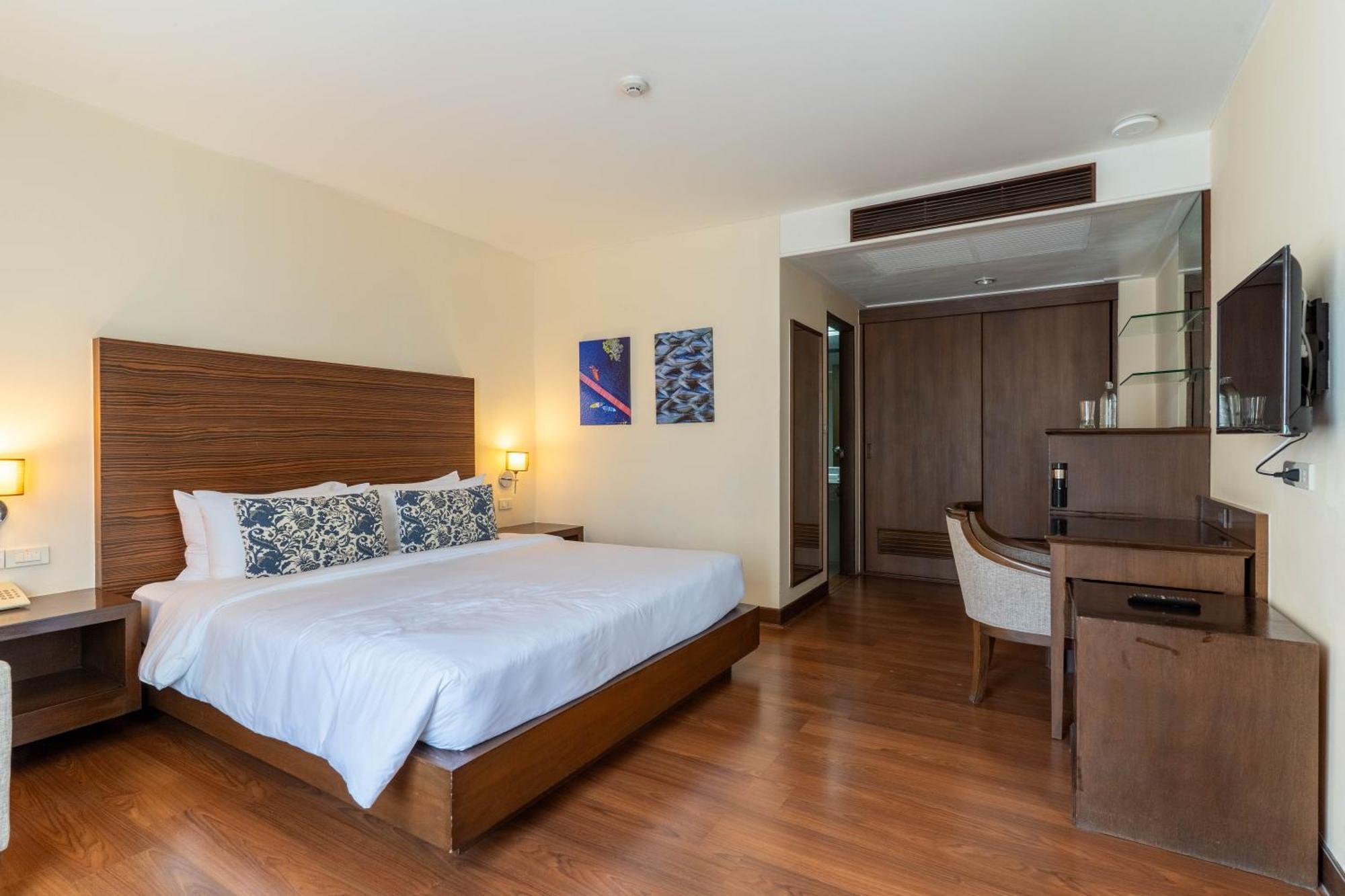 Journeyhub Sukhumvit 26, Bangkok - Formerly St James Hotel Extérieur photo