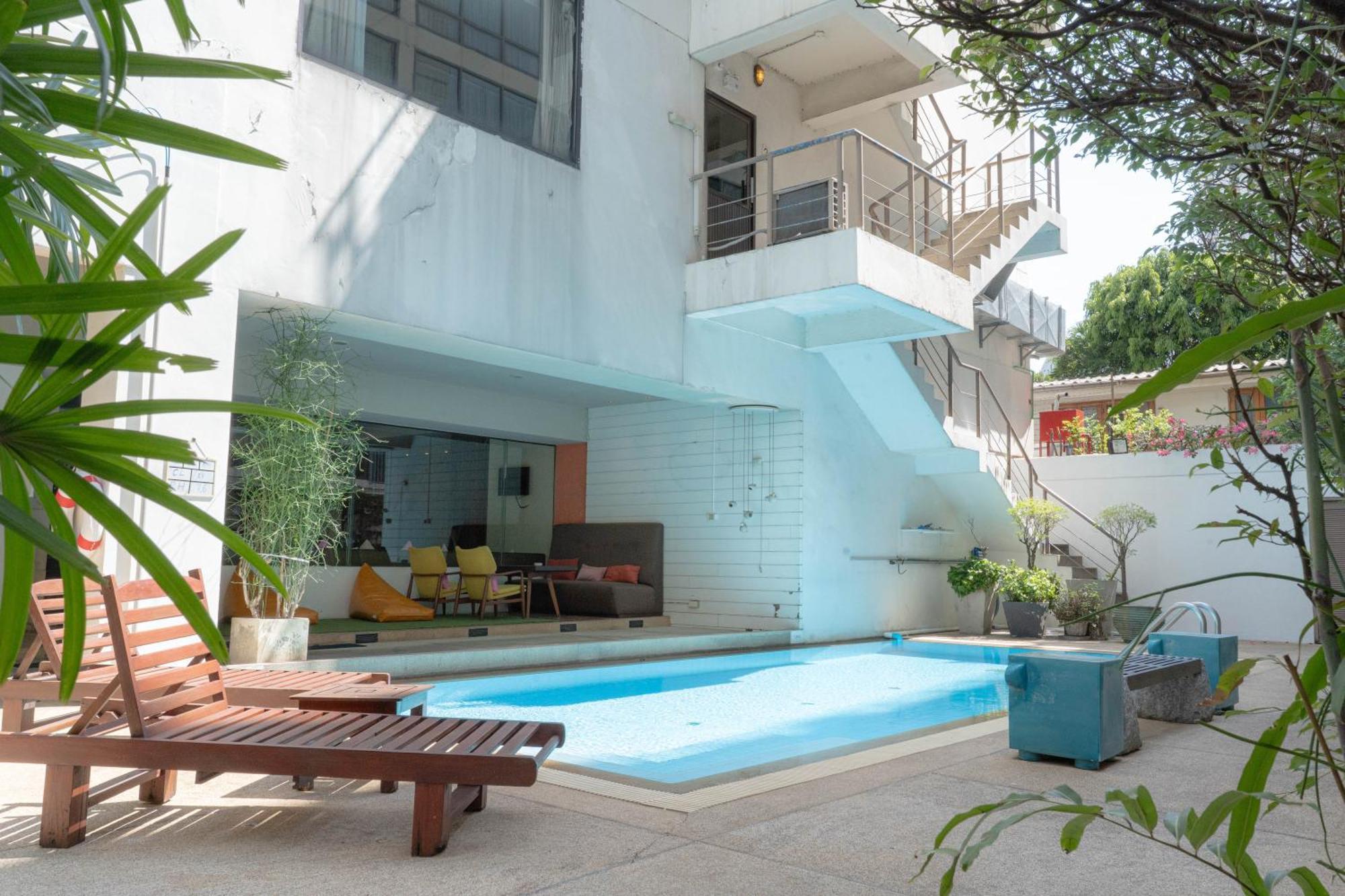 Journeyhub Sukhumvit 26, Bangkok - Formerly St James Hotel Extérieur photo