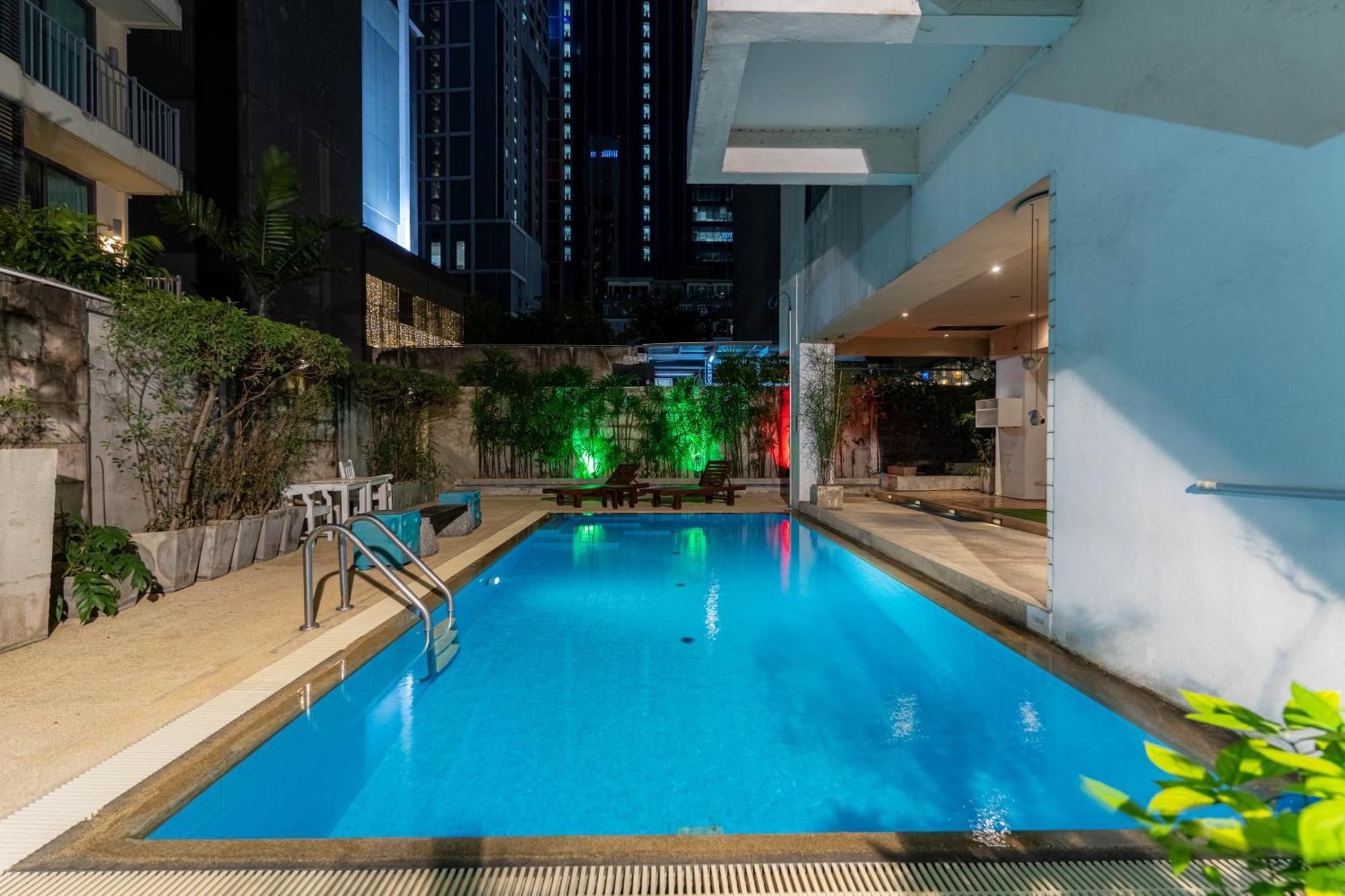 Journeyhub Sukhumvit 26, Bangkok - Formerly St James Hotel Extérieur photo