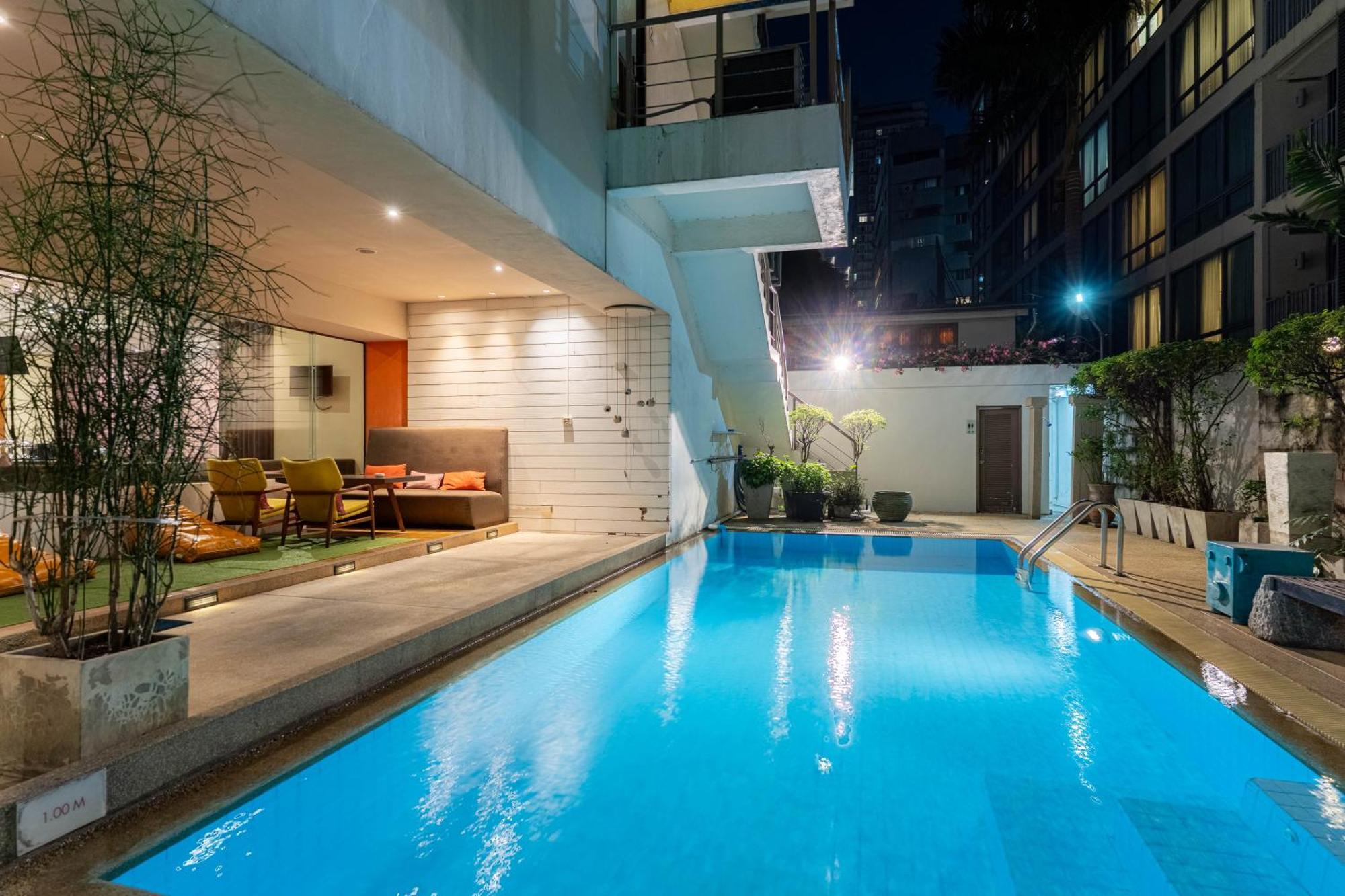 Journeyhub Sukhumvit 26, Bangkok - Formerly St James Hotel Extérieur photo