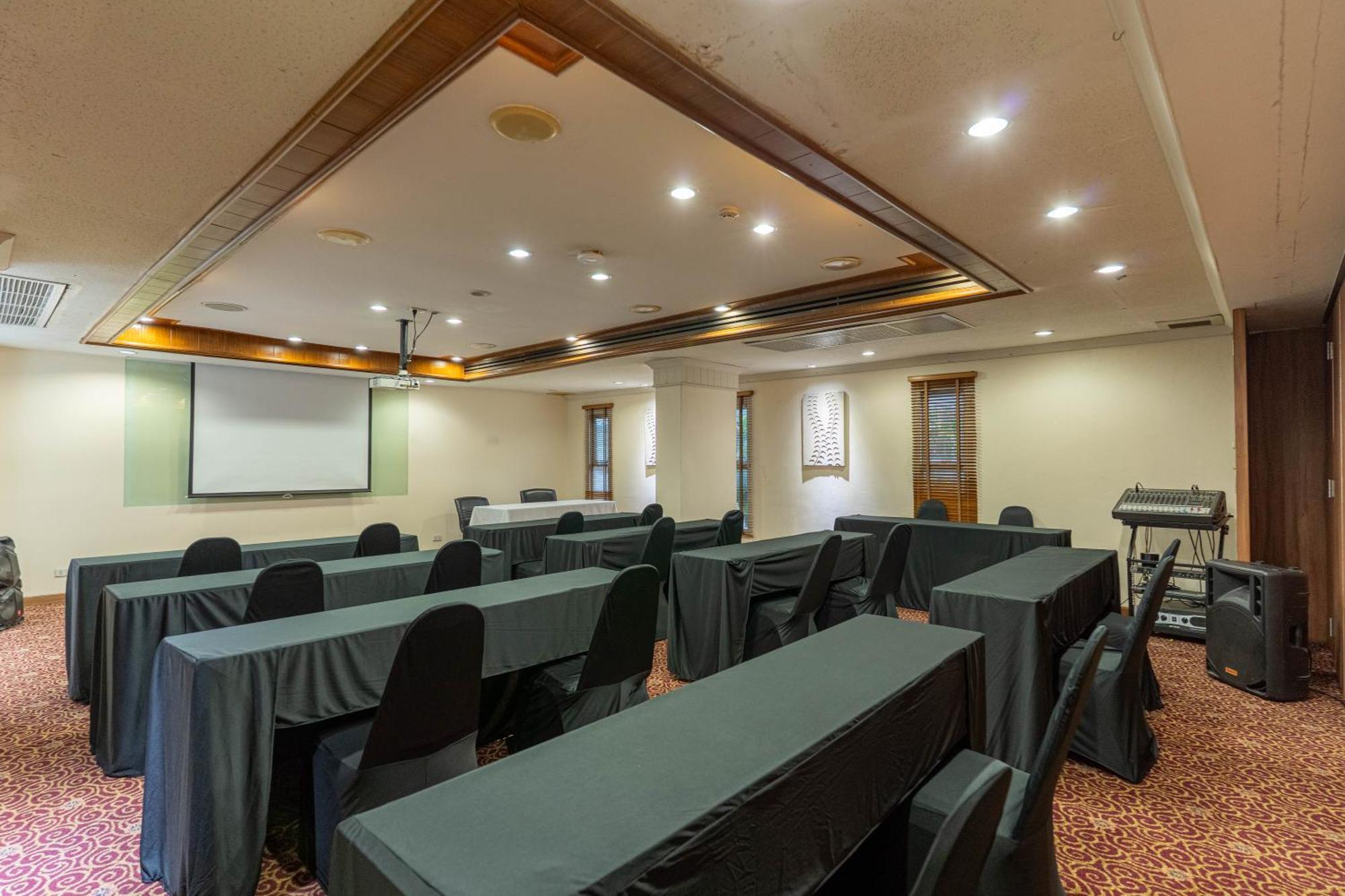 Journeyhub Sukhumvit 26, Bangkok - Formerly St James Hotel Extérieur photo