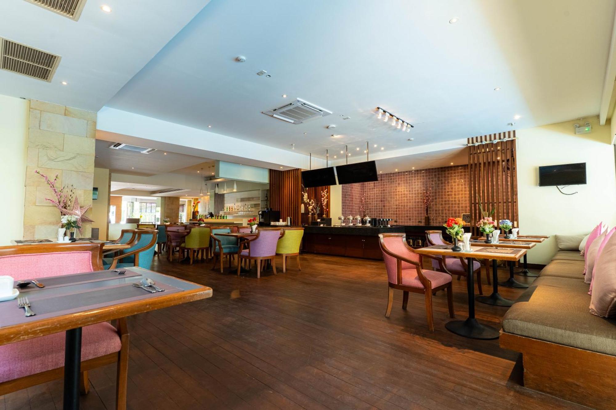 Journeyhub Sukhumvit 26, Bangkok - Formerly St James Hotel Extérieur photo