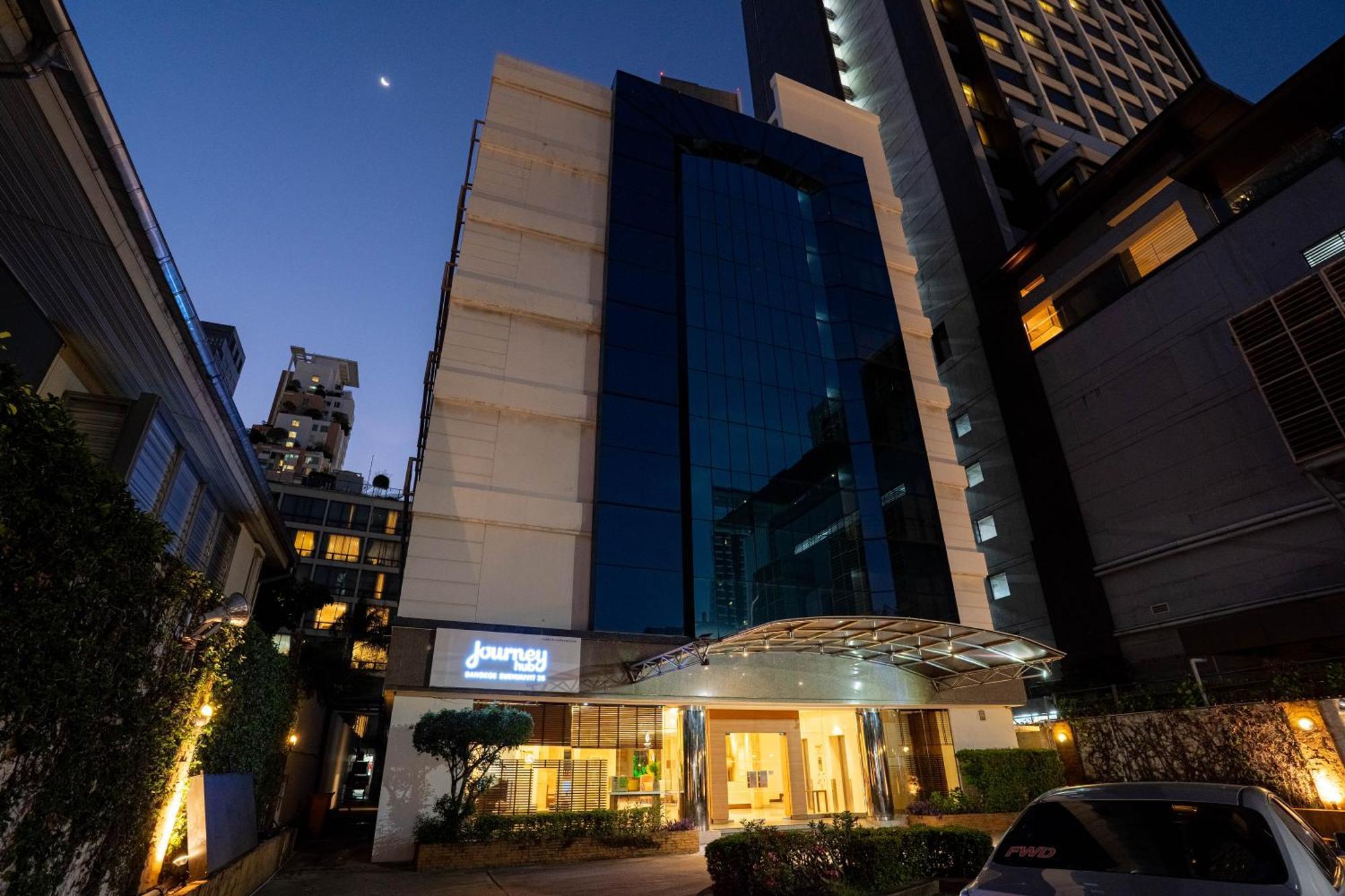 Journeyhub Sukhumvit 26, Bangkok - Formerly St James Hotel Extérieur photo