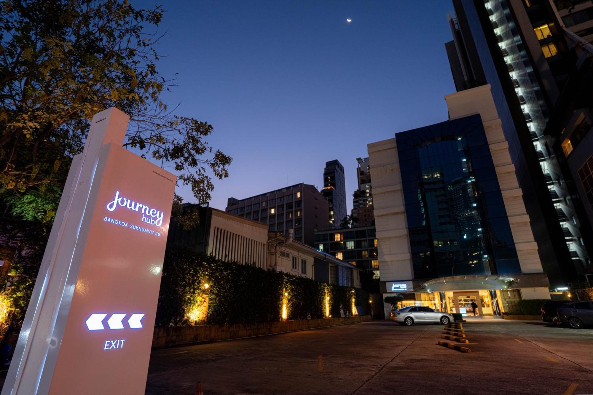 Journeyhub Sukhumvit 26, Bangkok - Formerly St James Hotel Extérieur photo